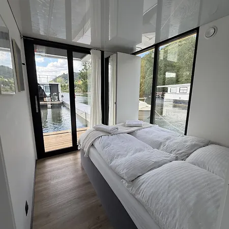 Design-hausboot Am Rheinsteig
