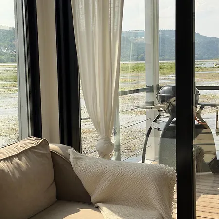Burgflotte Modern 2 Hausboot Am Rheinsteig 莱茵河畔洛尔希