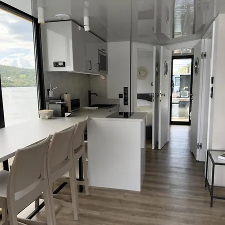 Burgflotte Modern 2 - Design-hausboot Mit Dachterrasse, Ideal Fuer Paare Und Freunde Lorch am Rhein