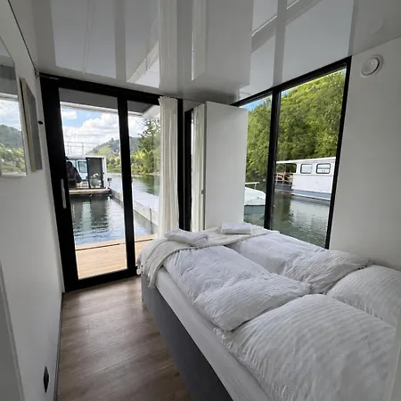 Burgflotte Modern 2 - Design-hausboot Mit Dachterrasse, Ideal Fuer Paare Und Freunde Holiday home