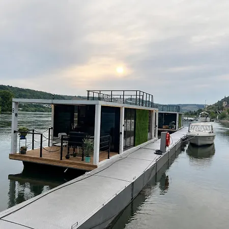 Holiday home Burgflotte Modern 2 - Design-hausboot Mit Dachterrasse, Ideal Fuer Paare Und Freunde Lorch am Rhein