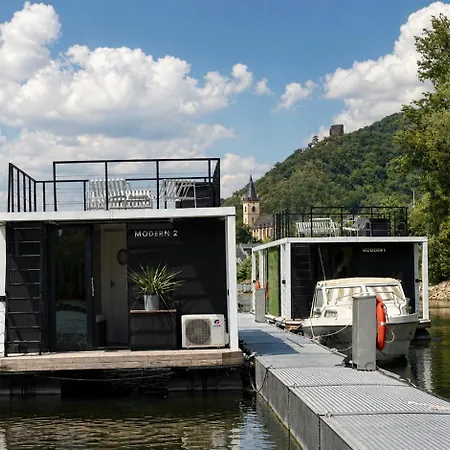 Burgflotte Modern 2 - Design-hausboot Mit Dachterrasse, Ideal Fuer Paare Und Freunde